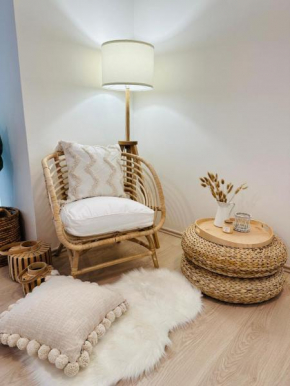 Cozy and Unique apartment near train station Bratislava